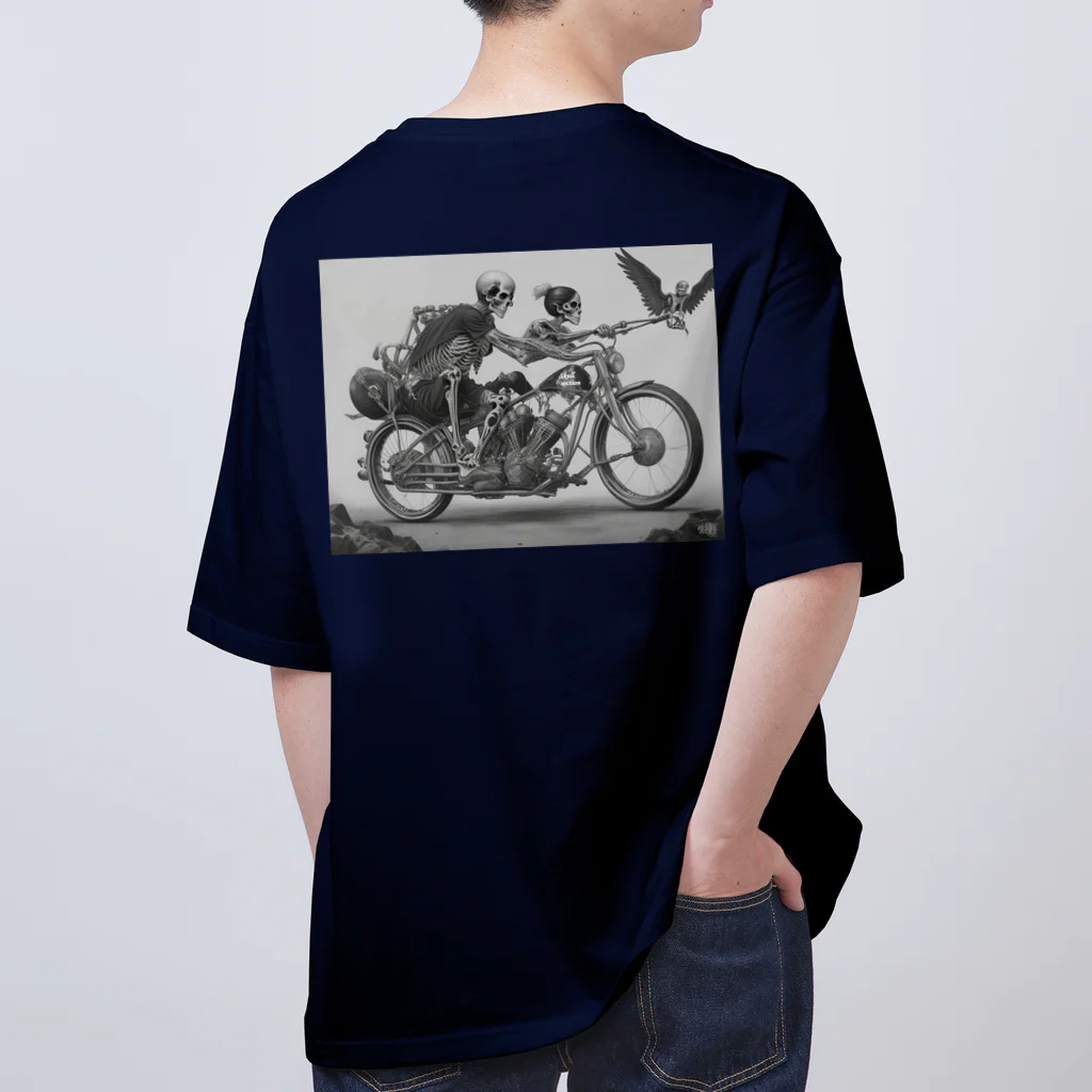 Skull sectionのバイクとドクロ（黒メイン） Oversized T-Shirt