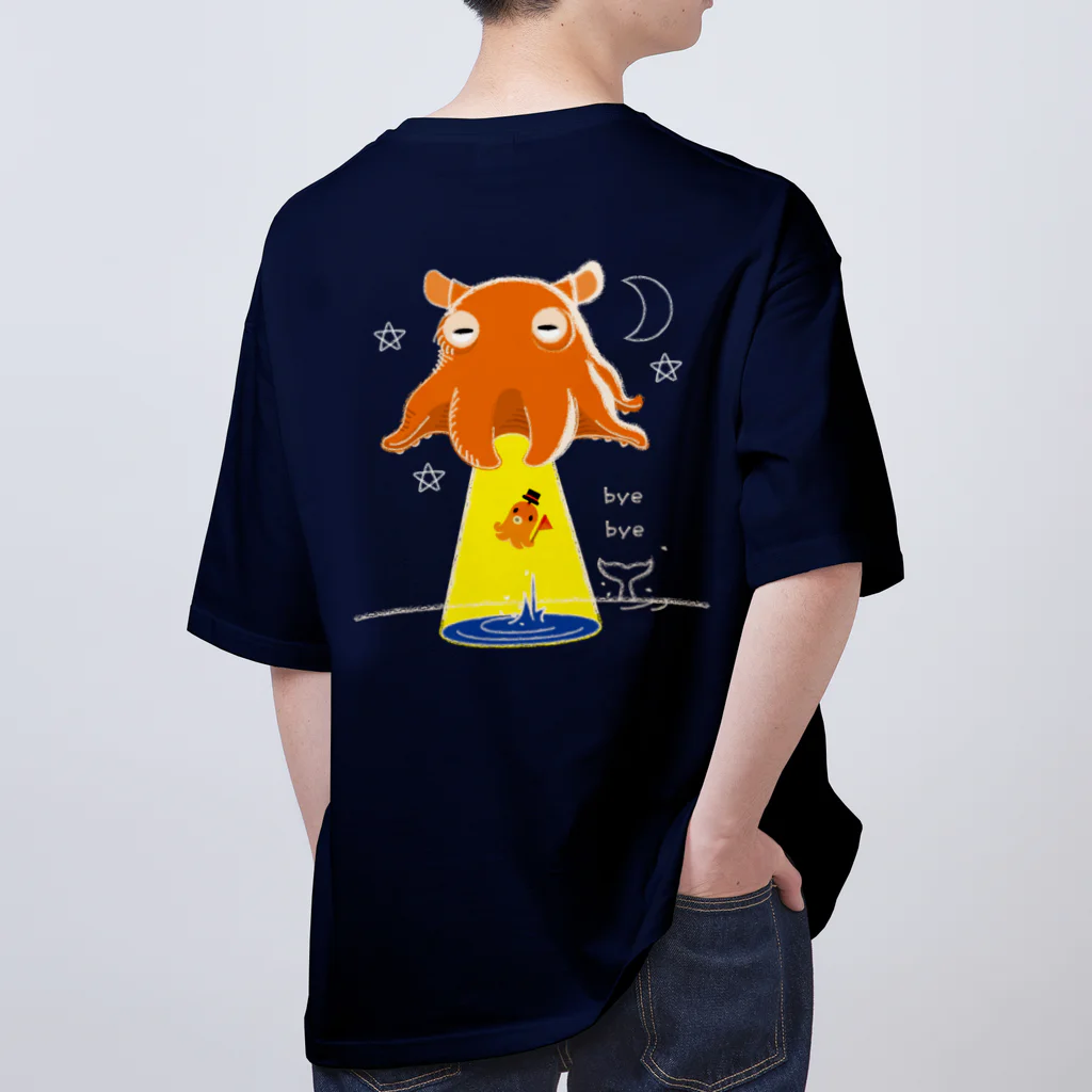 イラスト MONYAAT のバックプリント　たこさんwinなーとメンダコUFO Oversized T-Shirt