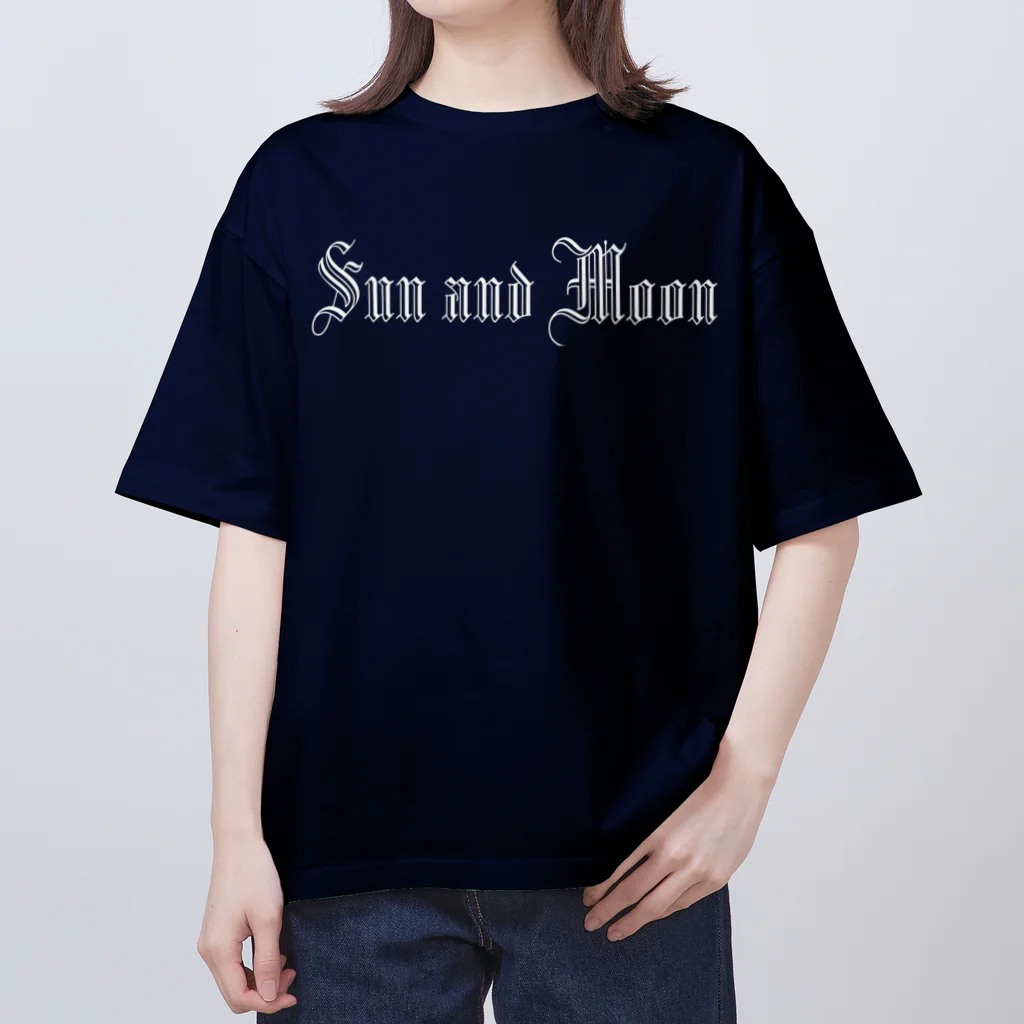 Senseの太陽と月 (Gold背面) Oversized T-Shirt