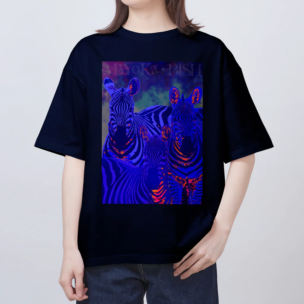MiYoKa-BISHのBlue Zebra by MiYoKa-BISH Oversized T-Shirt