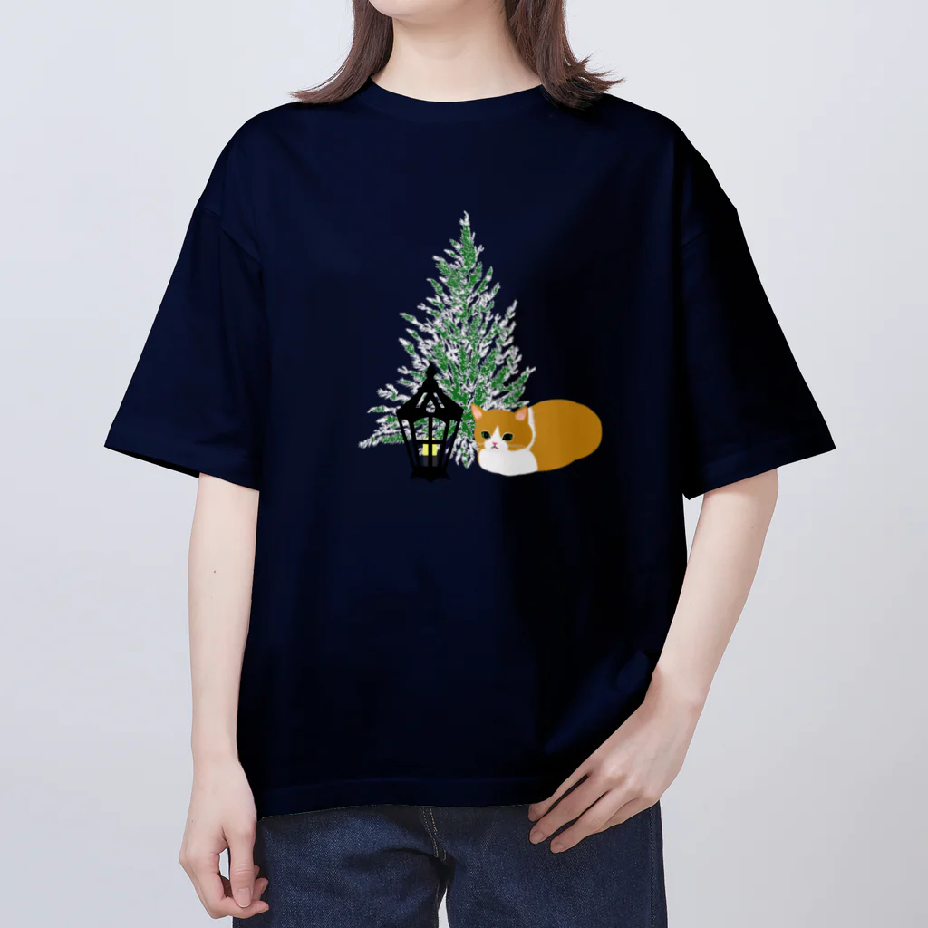 PERIDOTの香箱座りねこ(グリーンツリー) オーバーサイズTシャツ