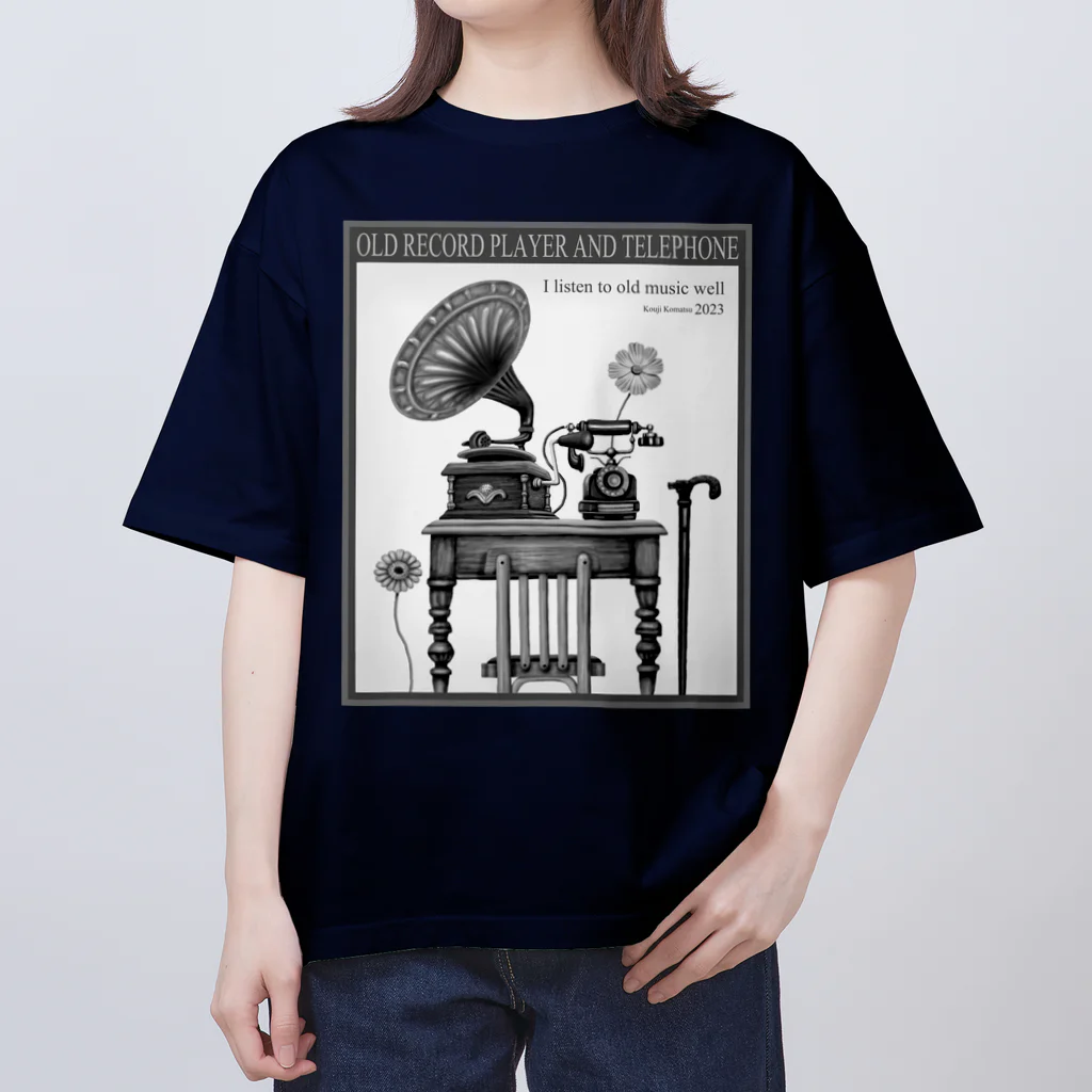 kouji-komatsuのオールドな蓄音機と電話機-m オーバーサイズTシャツ