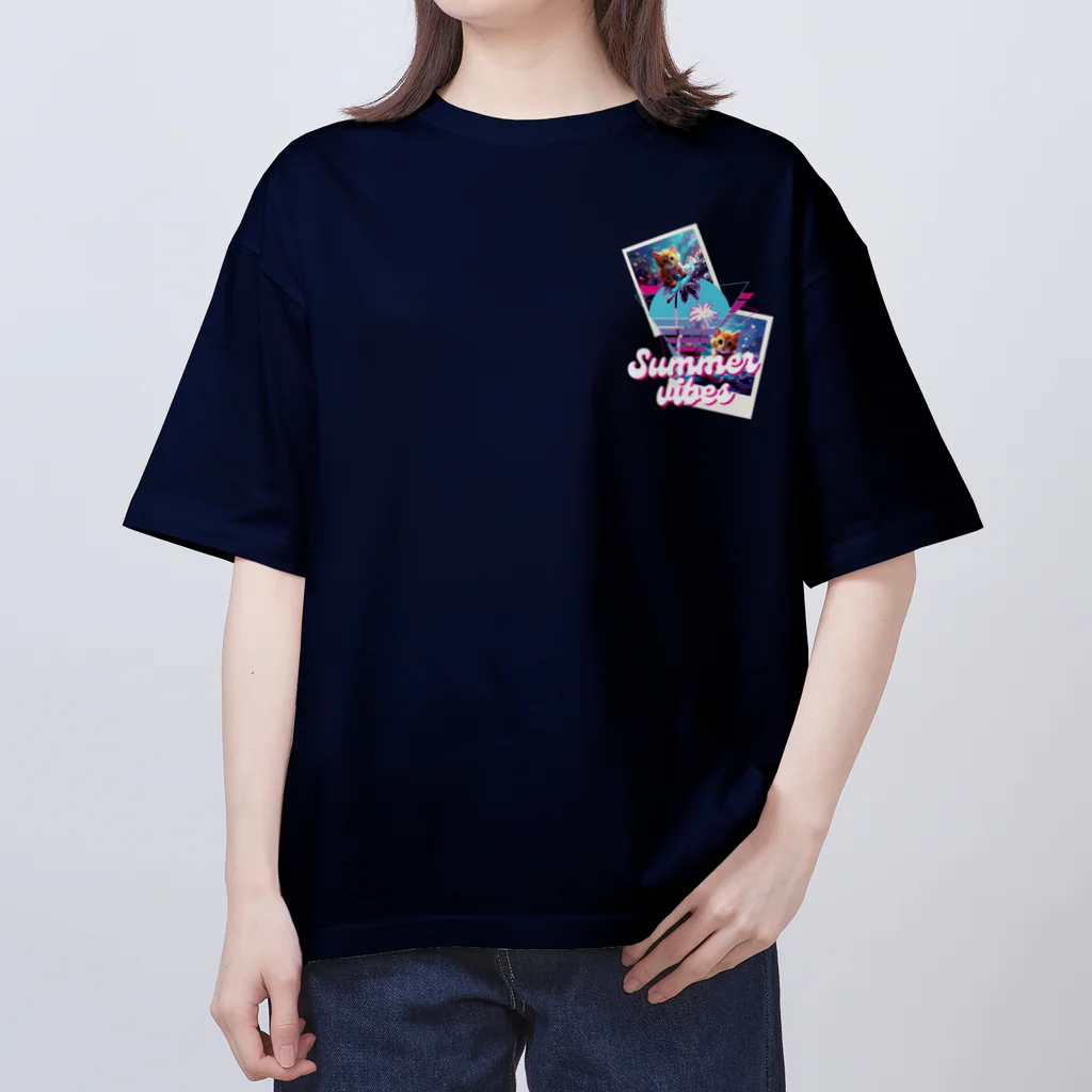 Mellow-Skyのひょっこり猫サーファー Oversized T-Shirt