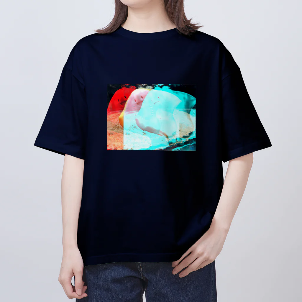 空飛ぶ猫 sakuuのエイ3 Oversized T-Shirt