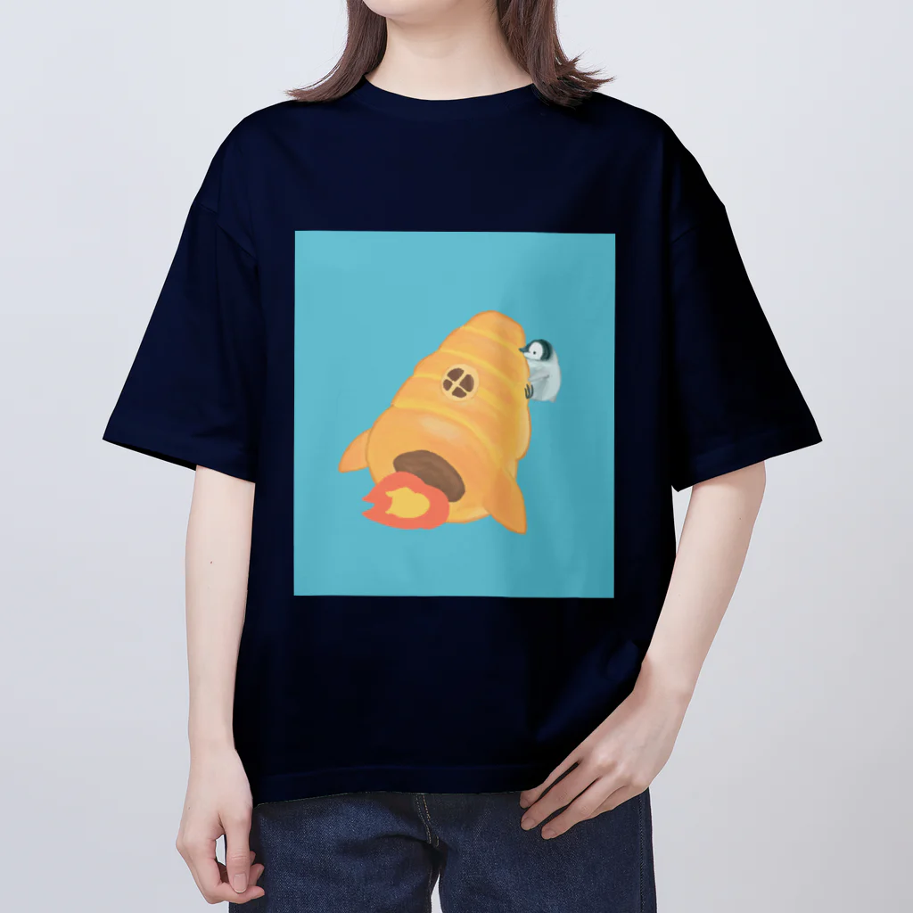 nagisa-ya(なぎさや) ペンギン雑貨のチョココロネロケット Oversized T-Shirt