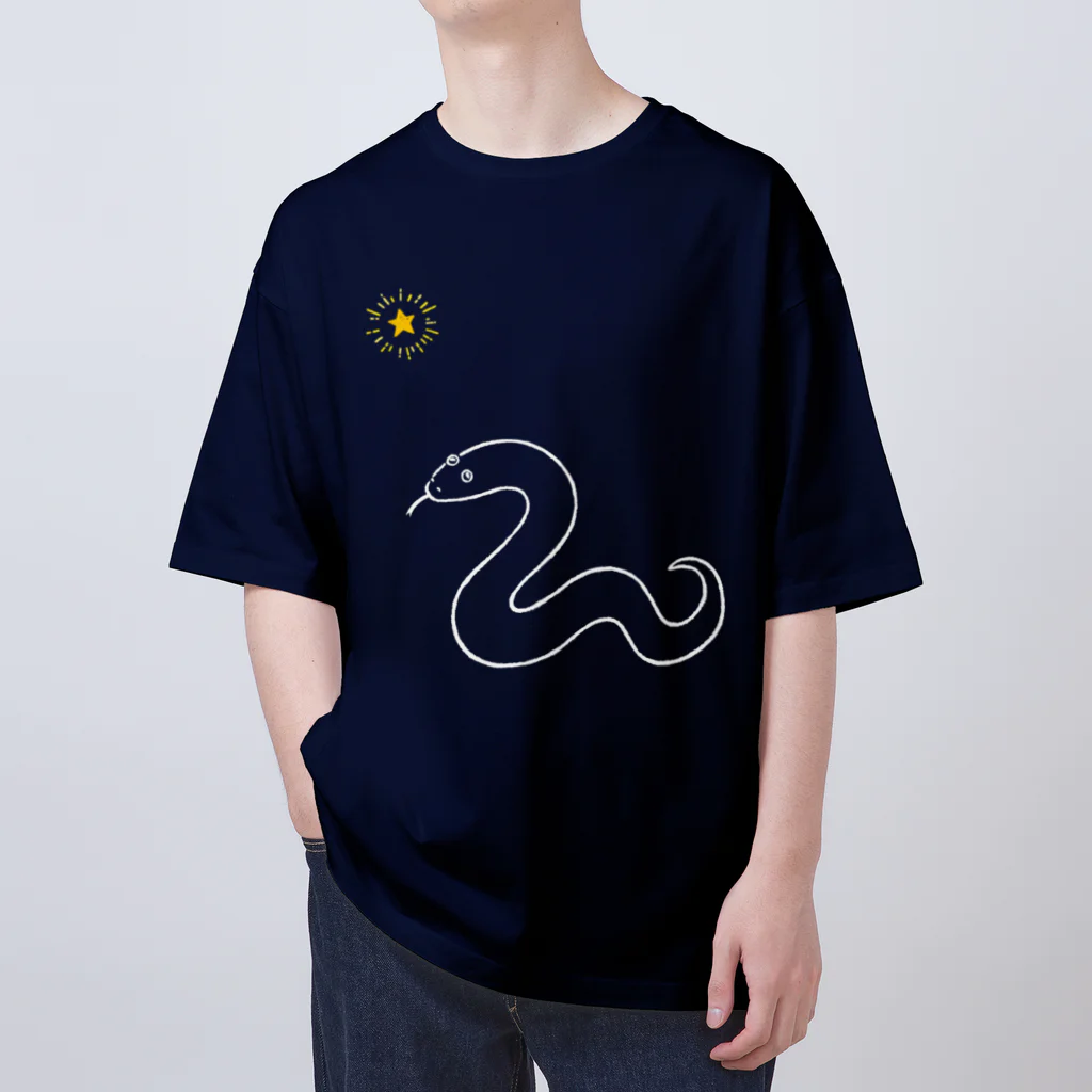 おにぎり屋の一番星をみつけたホシニラミスナボア Oversized T-Shirt