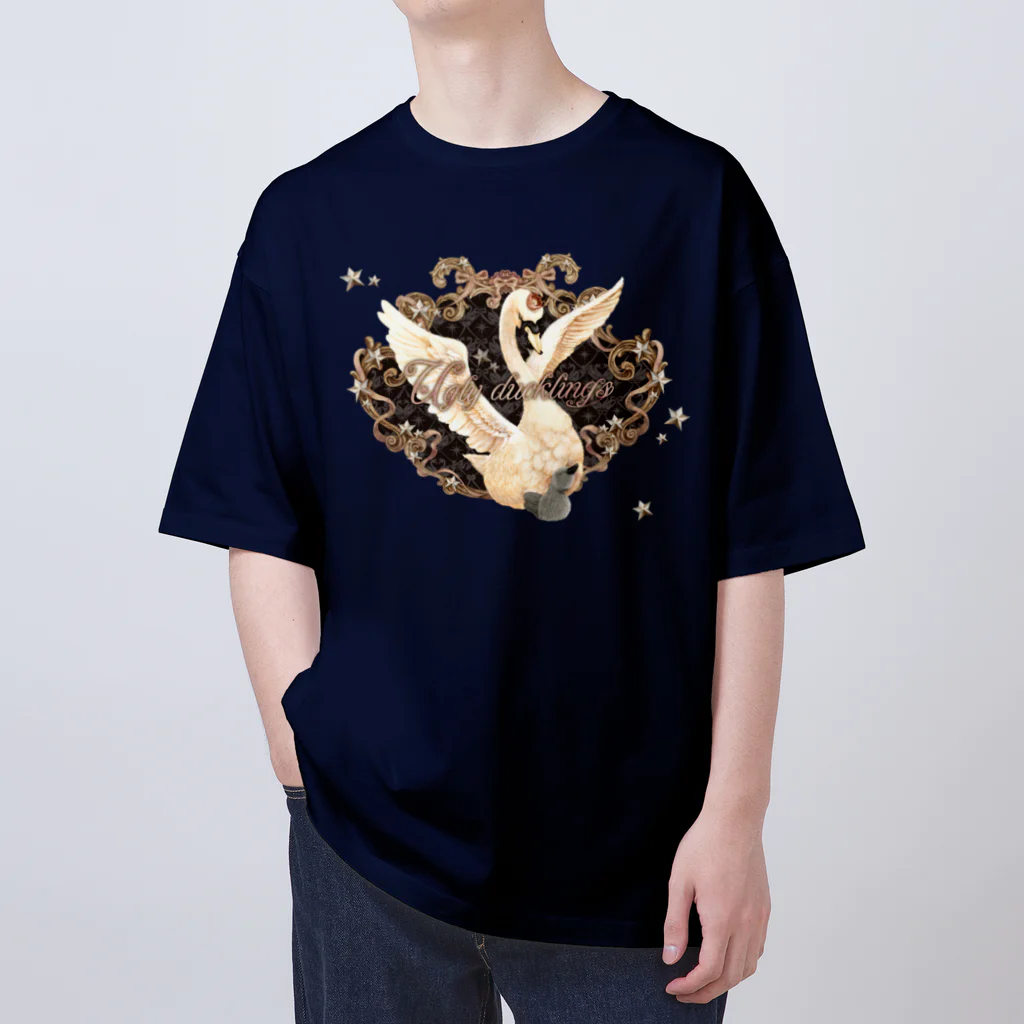 千秋薫オリジナルshopの白鳥と星空 Oversized T-Shirt