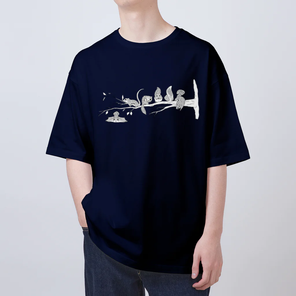 ねずりすSHOPのモモンガの枝 Oversized T-Shirt