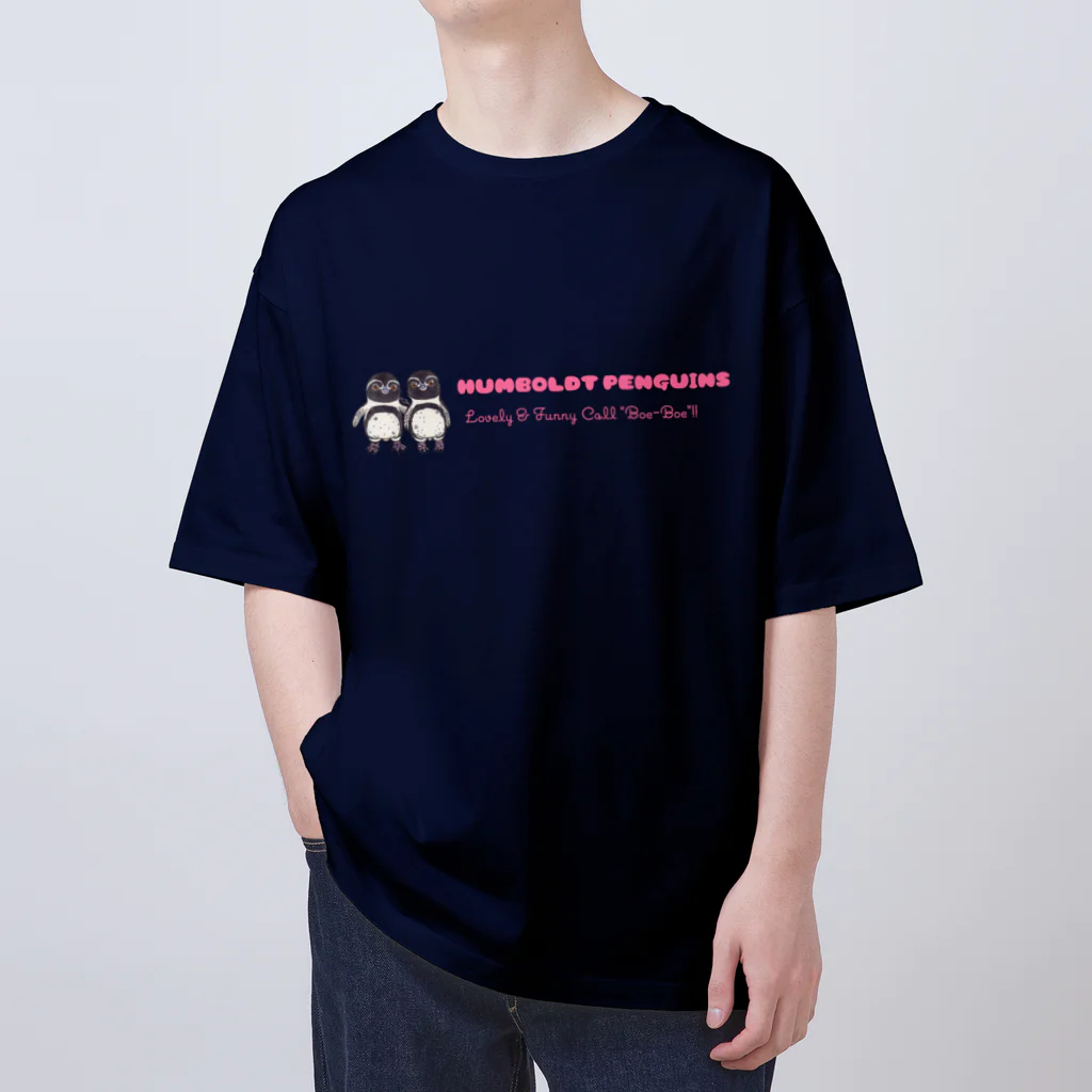 ヤママユ(ヤママユ・ペンギイナ)のボエボエはフンボルト属の証。(フンボルト) Oversized T-Shirt