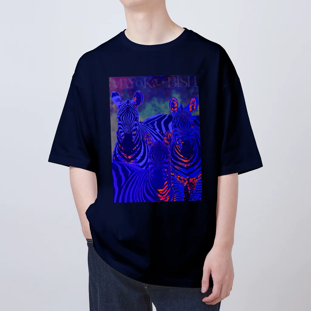 MiYoKa-BISHのBlue Zebra by MiYoKa-BISH Oversized T-Shirt