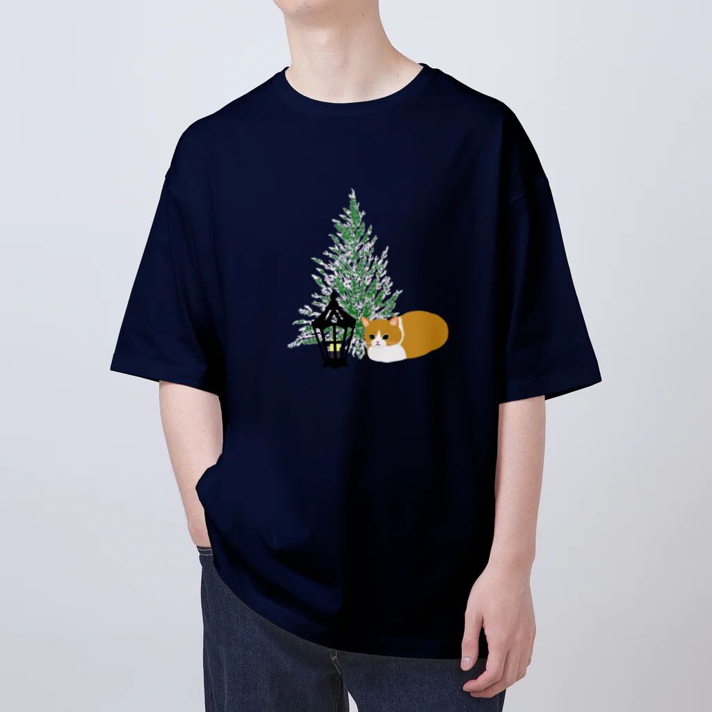 PERIDOTの香箱座りねこ(グリーンツリー) Oversized T-Shirt