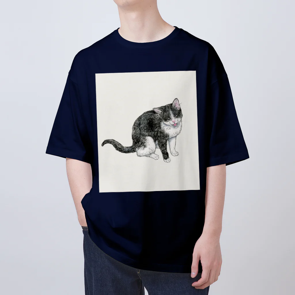 ネコノートショップ（neco-note shop）のバズ（保護猫シェルターQUEUE） Oversized T-Shirt