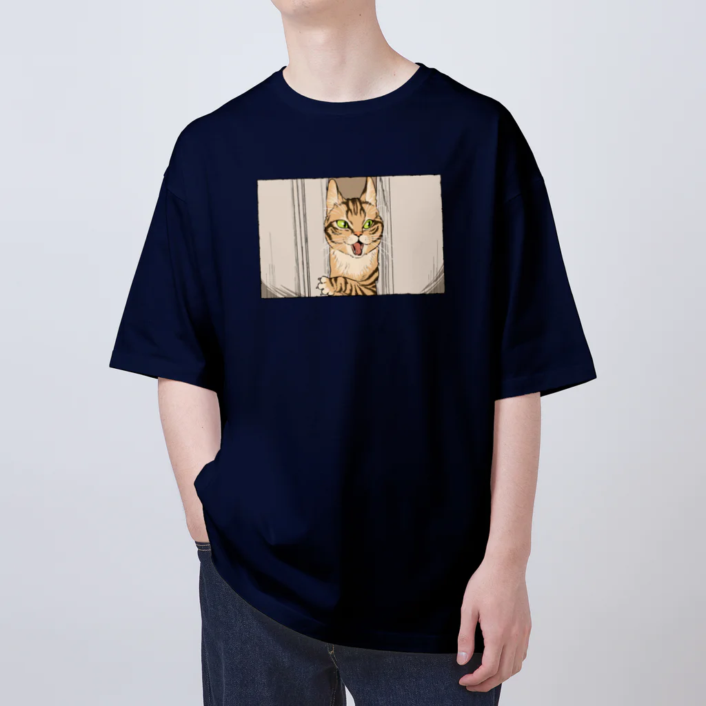 あふぐろ屋の映画のワンシーンのような猫 Oversized T-Shirt