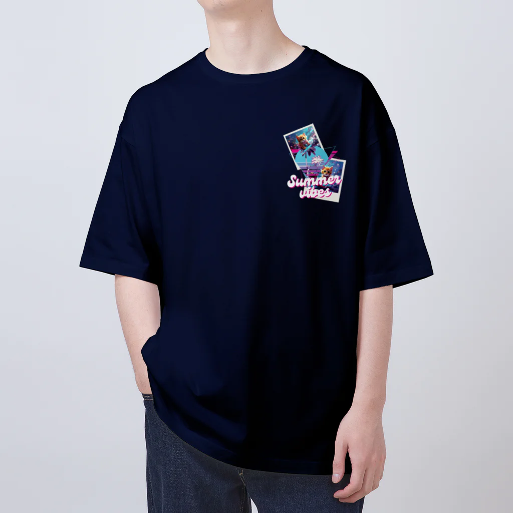 Mellow-Skyのひょっこり猫サーファー Oversized T-Shirt