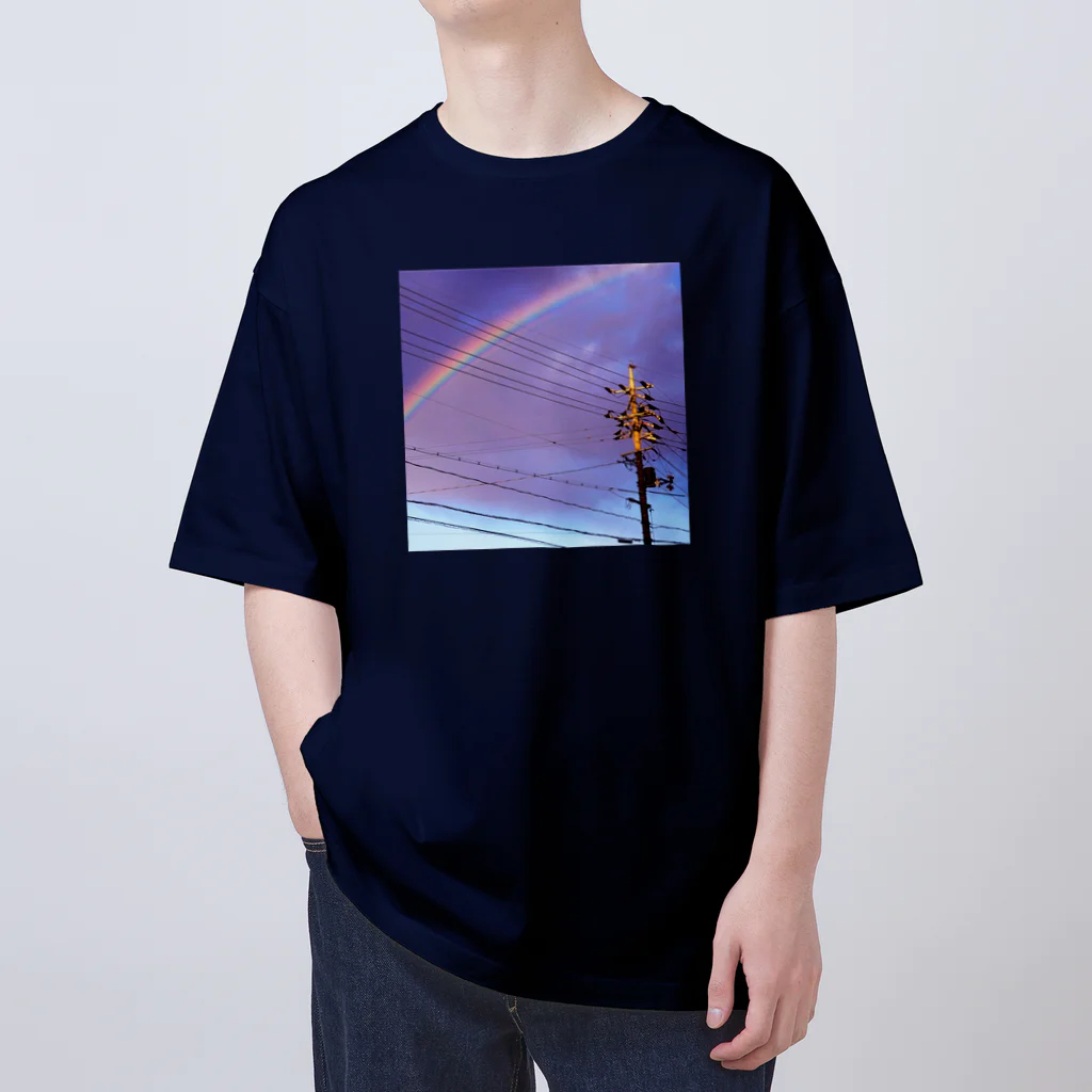 ちるまの店の虹と電柱 Oversized T-Shirt