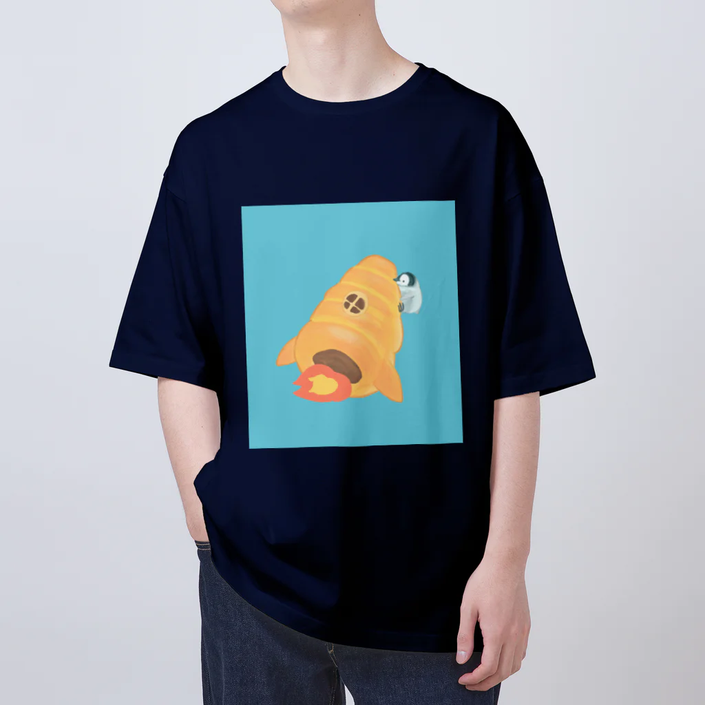 nagisa-ya(なぎさや) ペンギン雑貨のチョココロネロケット Oversized T-Shirt