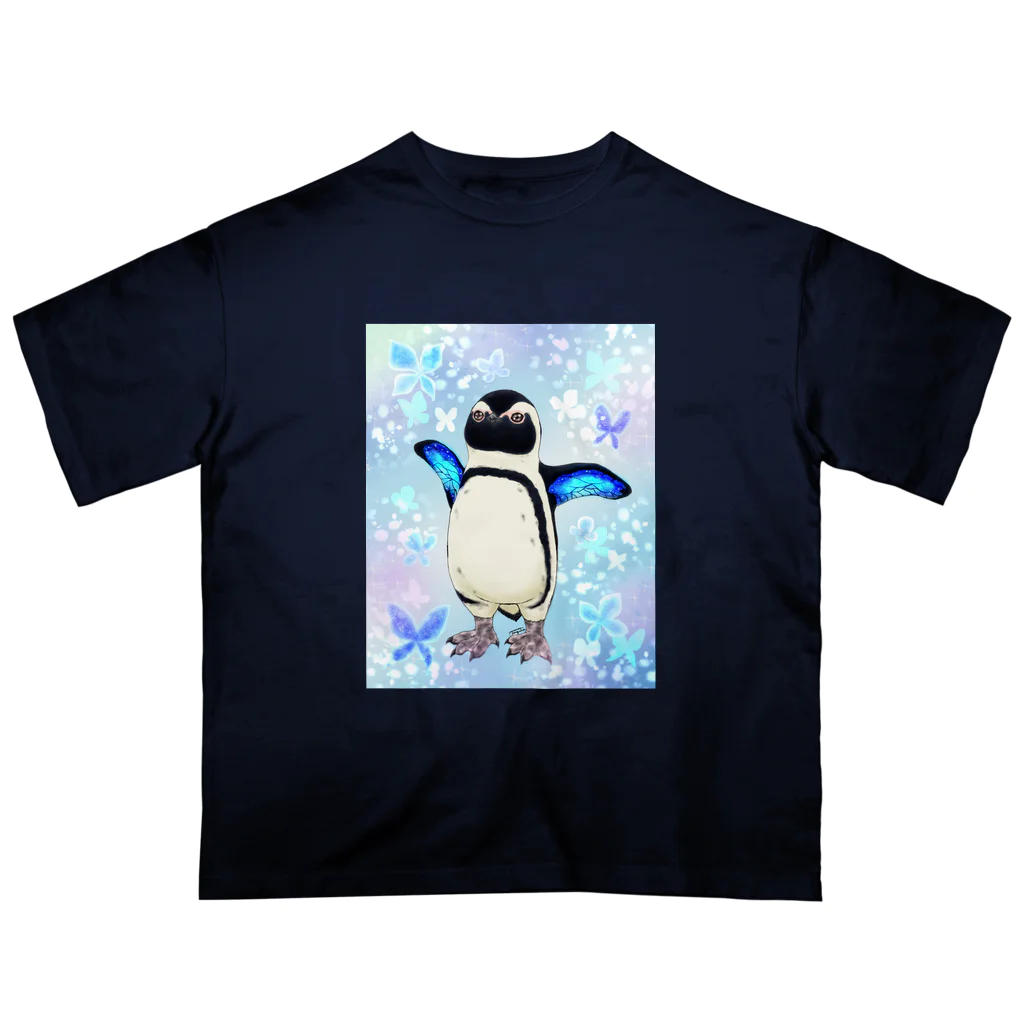 ヤママユ(ヤママユ・ペンギイナ)のケープペンギン「ちょうちょ追っかけてたの」(Blue) Oversized T-Shirt