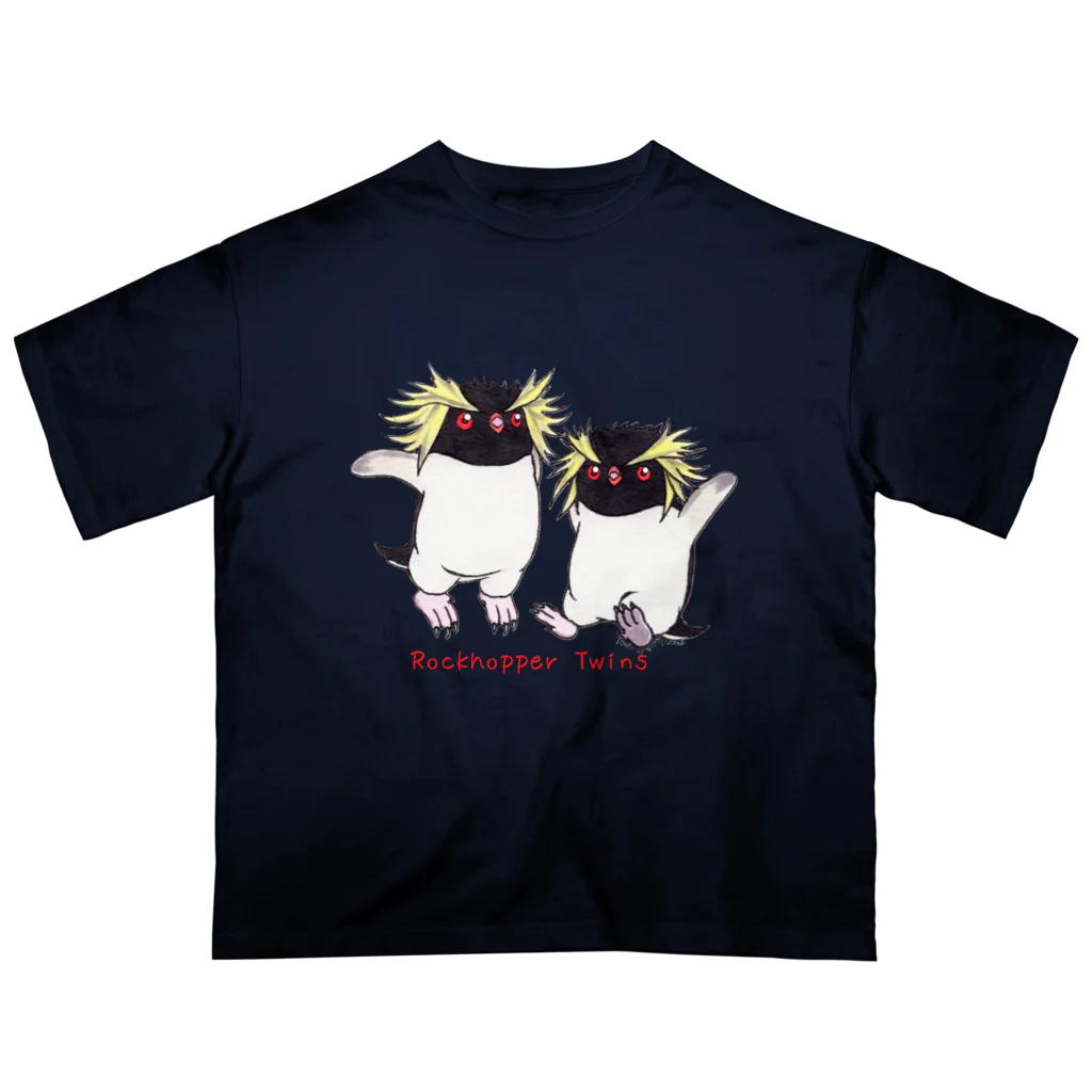 ヤママユ(ヤママユ・ペンギイナ)のふたごのイワトビペンギン(キタ) Oversized T-Shirt