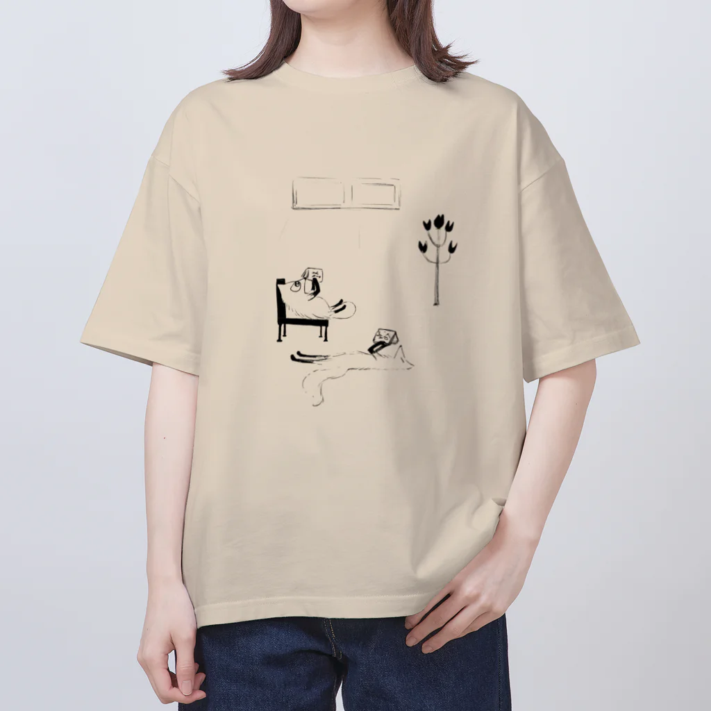 うさぎの国のタヌキ君ときつね君の休日 オーバーサイズTシャツ