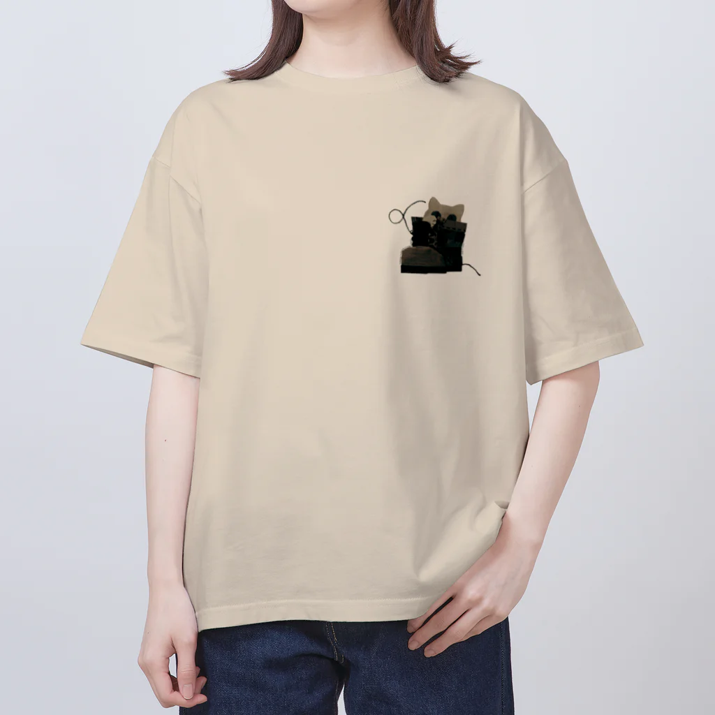 ぐら(GURA)のネコ家の肖像&ながぐつにはいったこねこ オーバーサイズTシャツ