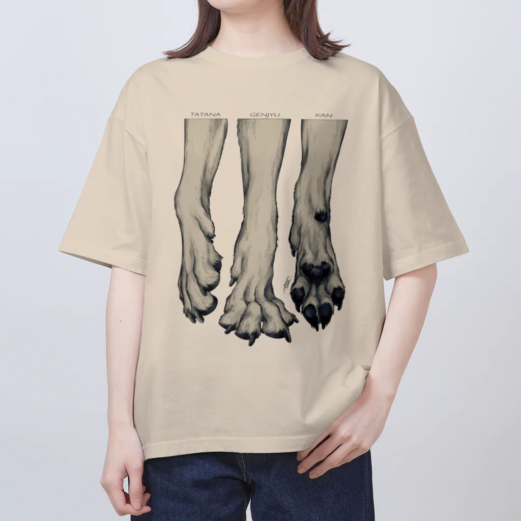 タタナ幻獣館の3本脚のダンス スチール Oversized T-Shirt