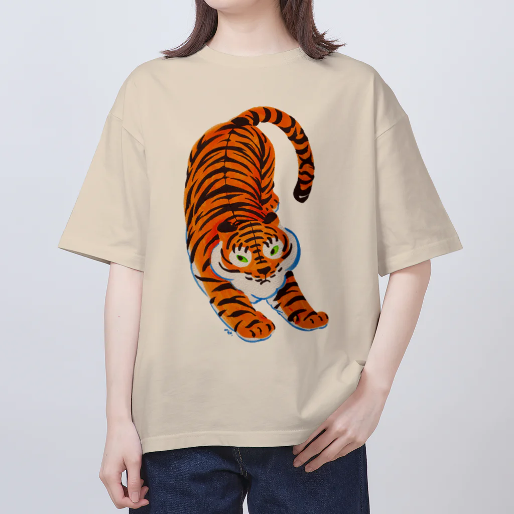 segasworksのトラちゃん（のびのび〜爪とぎ） Oversized T-Shirt