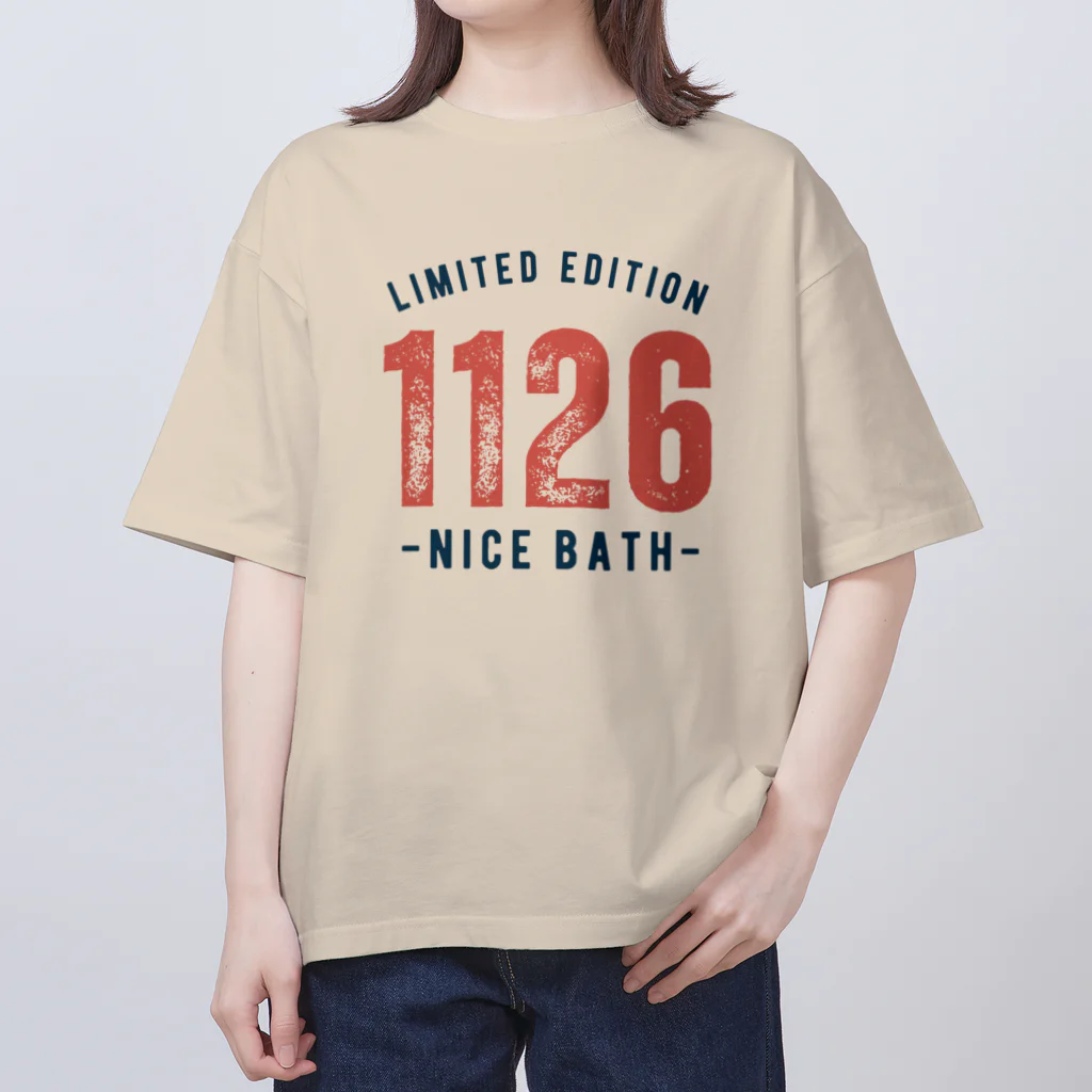 温泉グッズ@ブーさんとキリンの生活のNICE BATH（前面） Oversized T-Shirt