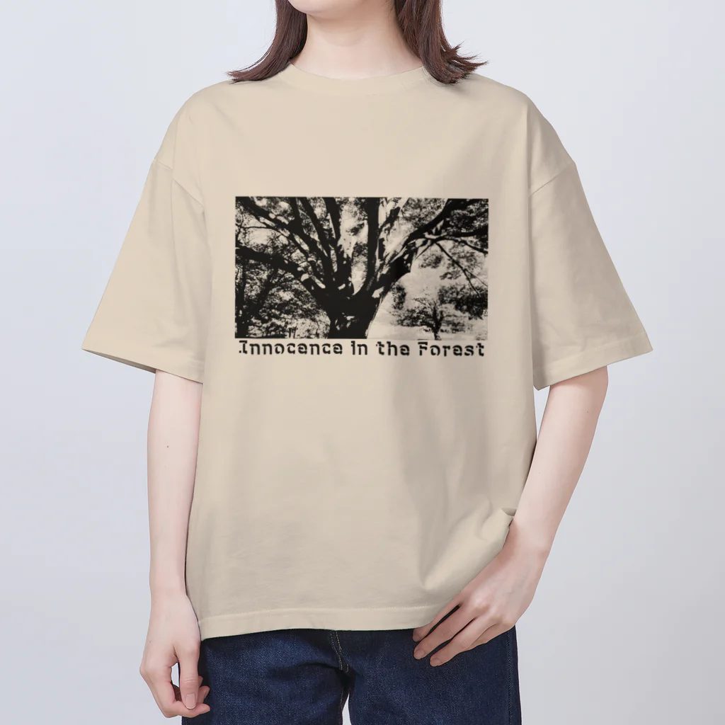 Innocent_DesignのInnocence in the Forest オーバーサイズTシャツ