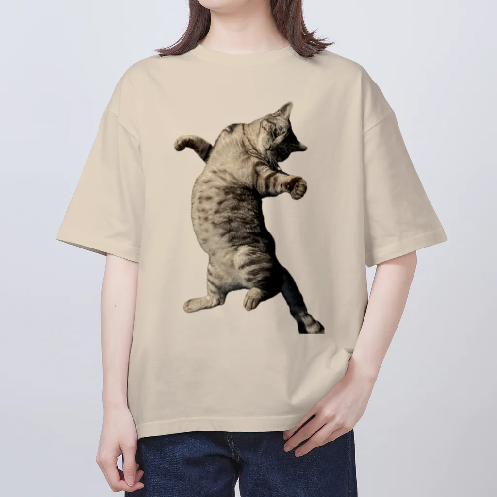 MOCAGOLDのお腹が重くて寝返りが大変な猫 オーバーサイズTシャツ