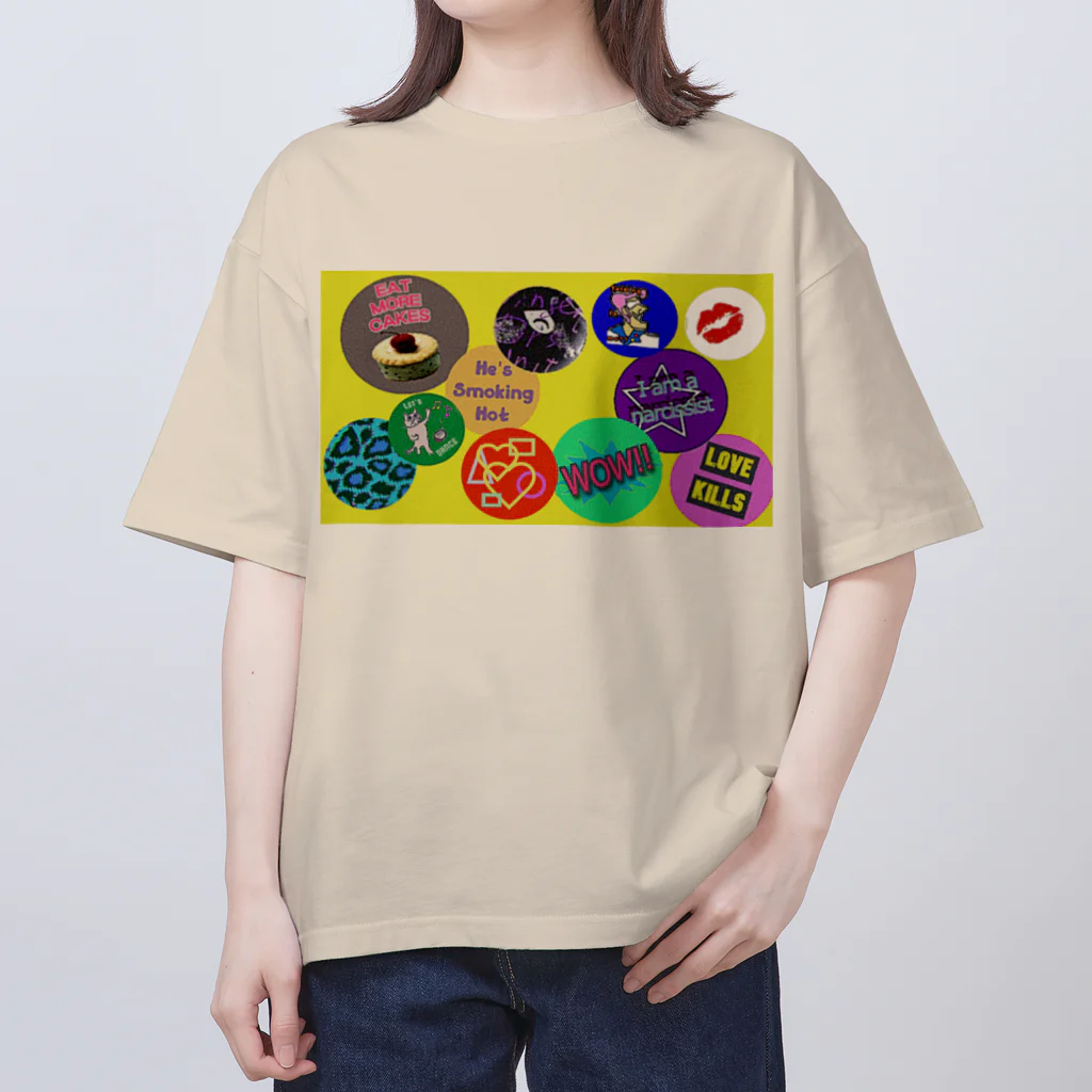 PAW WOW MEOWの80年代風ステッカー☆彡 オーバーサイズTシャツ