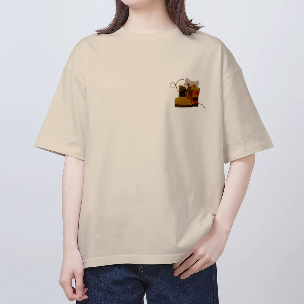 ぐら(GURA)の窓際ネコ・カラー Oversized T-Shirt