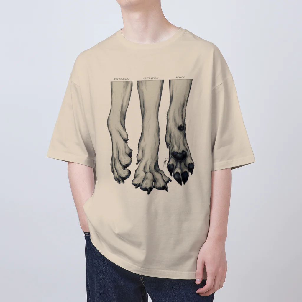 タタナ幻獣館の3本脚のダンス スチール Oversized T-Shirt