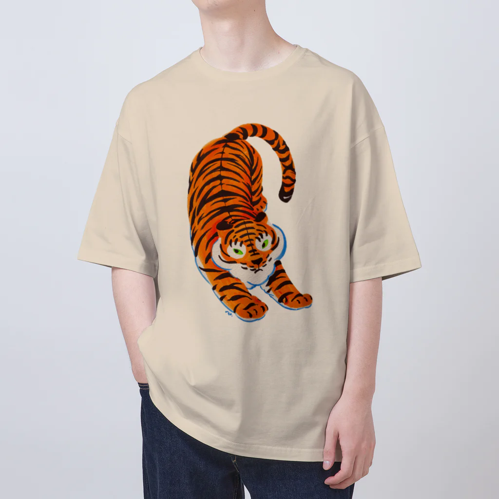 segasworksのトラちゃん（のびのび〜爪とぎ） Oversized T-Shirt
