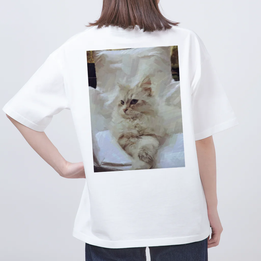 Maarjaara_Maarjaaraの白い猫と白い椅子 オーバーサイズTシャツ