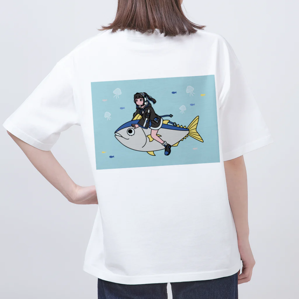 ｾﾂﾅ ﾂﾅ🐟のマグロと海の旅(ｾﾂﾅﾂﾅロングver) 絵柄が背中 オーバーサイズTシャツ