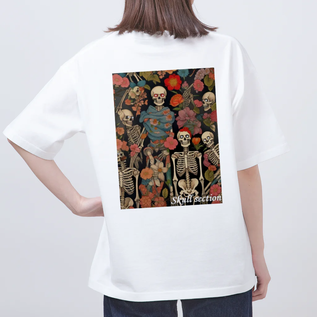 Skull sectionのドクロと花 Oversized T-Shirt