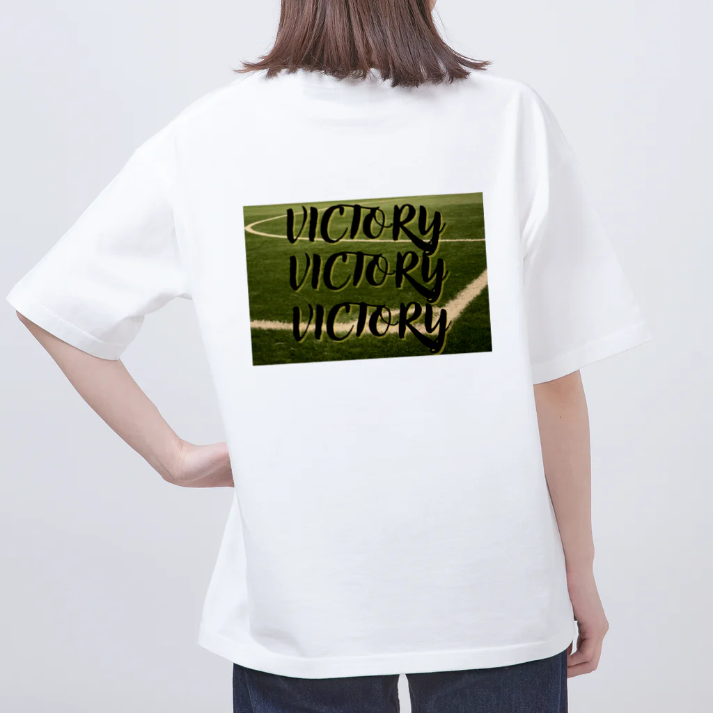 FAMの『victory』 オーバーサイズTシャツ