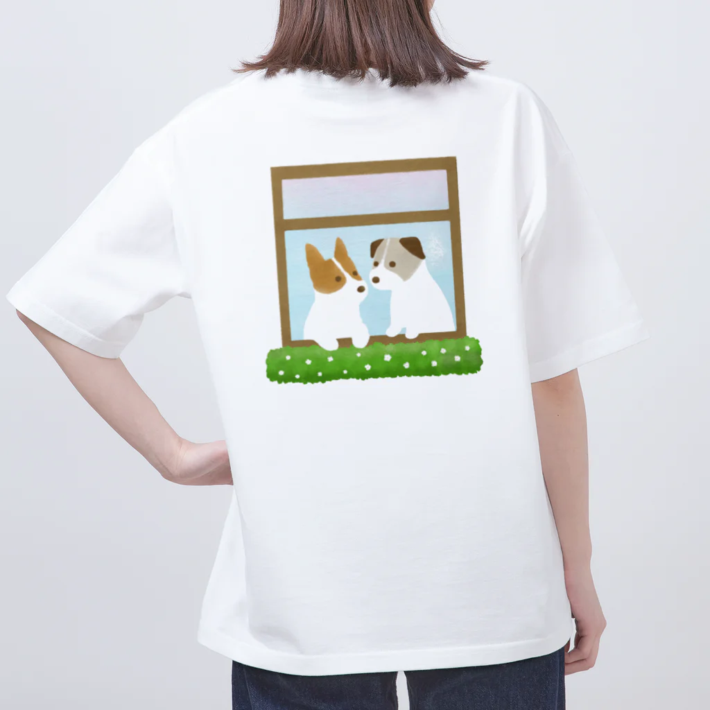 ジャックラッセルテリアのお店の窓辺 Oversized T-Shirt