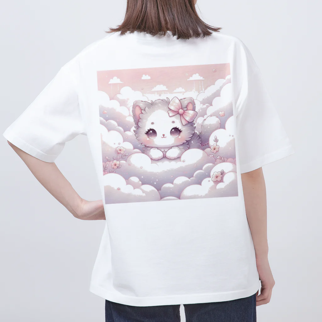 Snow-peaceの「雲の中のふわふわ子猫」 オーバーサイズTシャツ