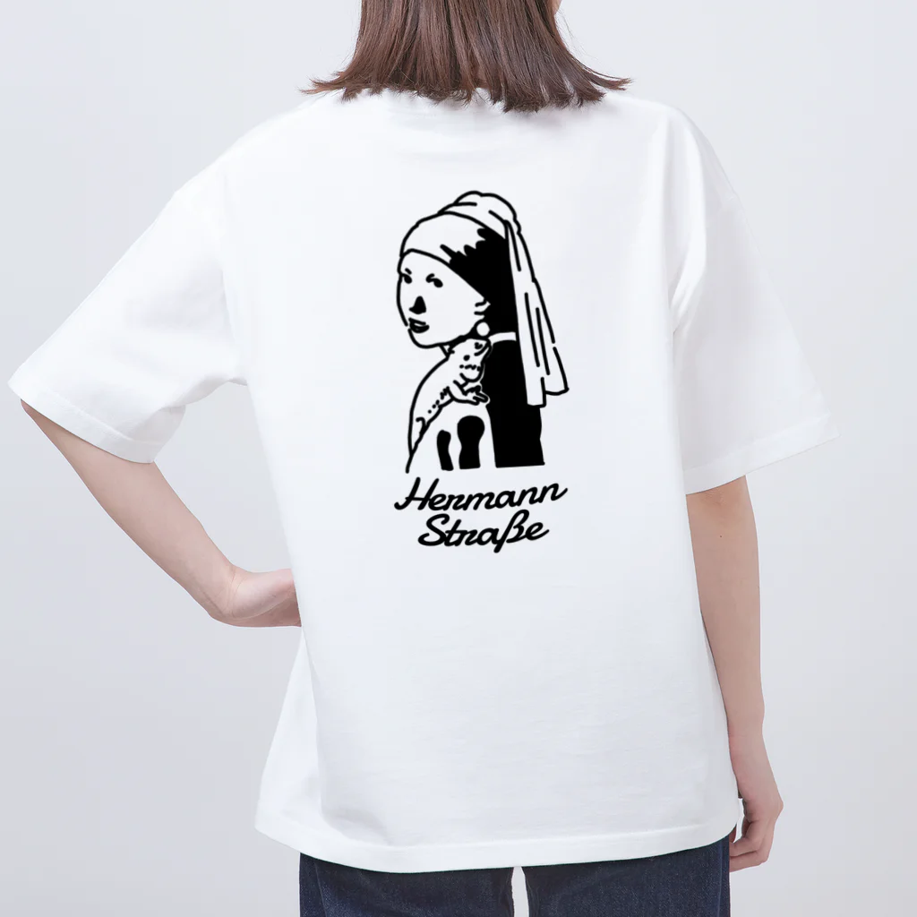 HermannStrasseのイラスト絵画 / フェルメールとフトアゴヒゲトカゲ：バックプリント Oversized T-Shirt