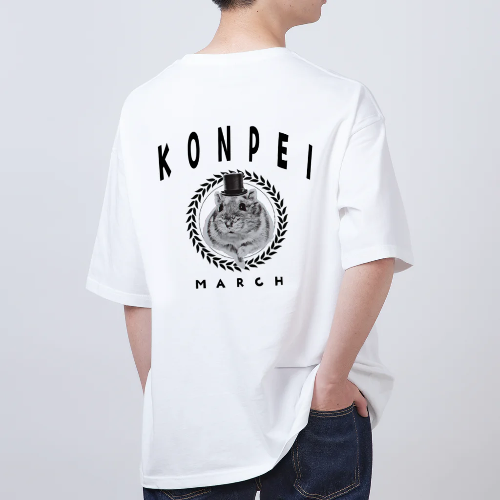 こんぺいマーチのこんぺいマーチ  カレッジデザイン Oversized T-Shirt