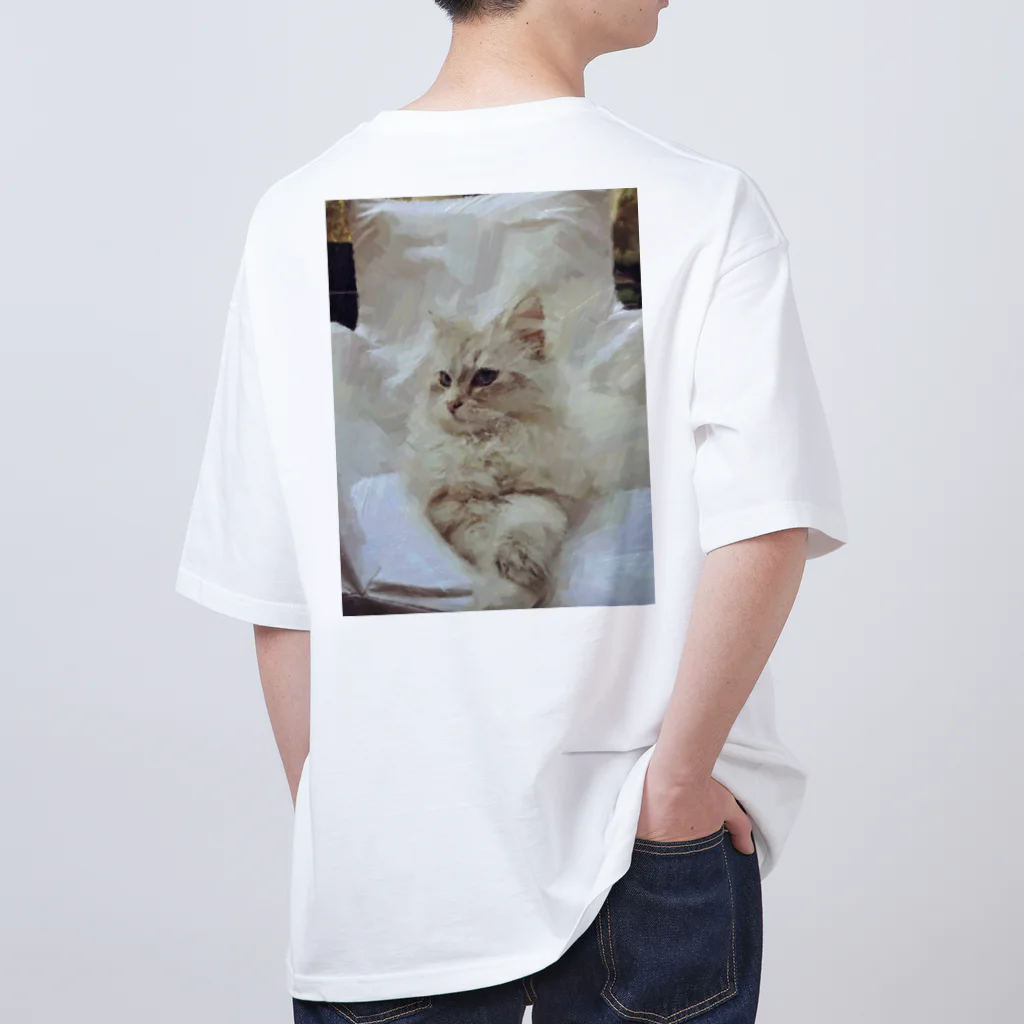 Maarjaara_Maarjaaraの白い猫と白い椅子 オーバーサイズTシャツ