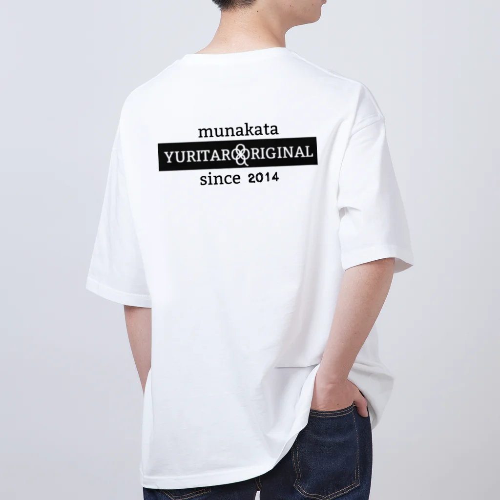 YURITAROORIGINLの笑うハリネズミとタンポポの綿毛. オーバーサイズTシャツ