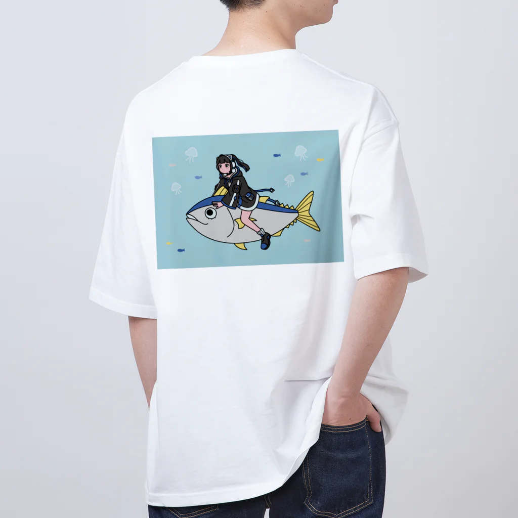 ｾﾂﾅ ﾂﾅ🐟のマグロと海の旅(ｾﾂﾅﾂﾅロングver) 絵柄が背中 オーバーサイズTシャツ