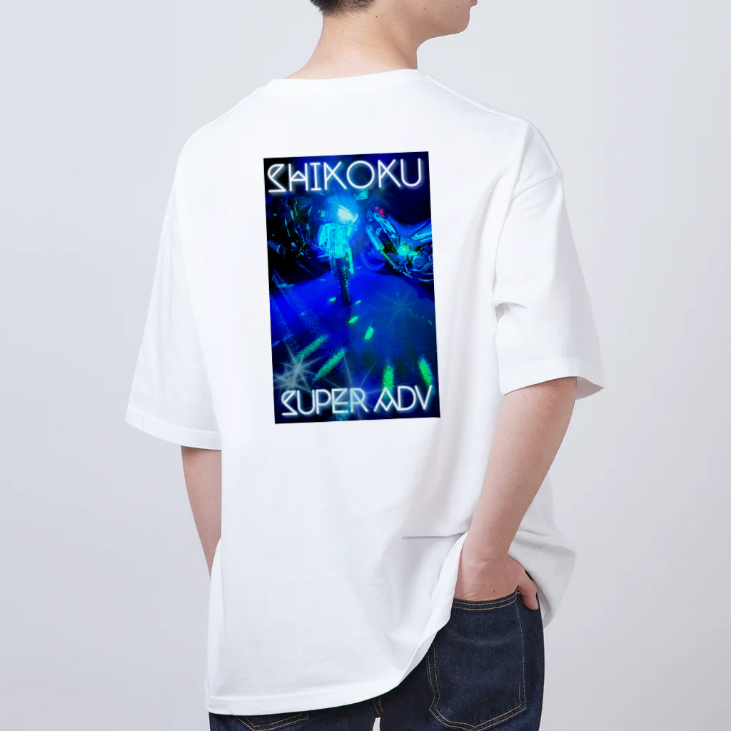 オカルトOnlineのアフリカツインネオン街 Oversized T-Shirt