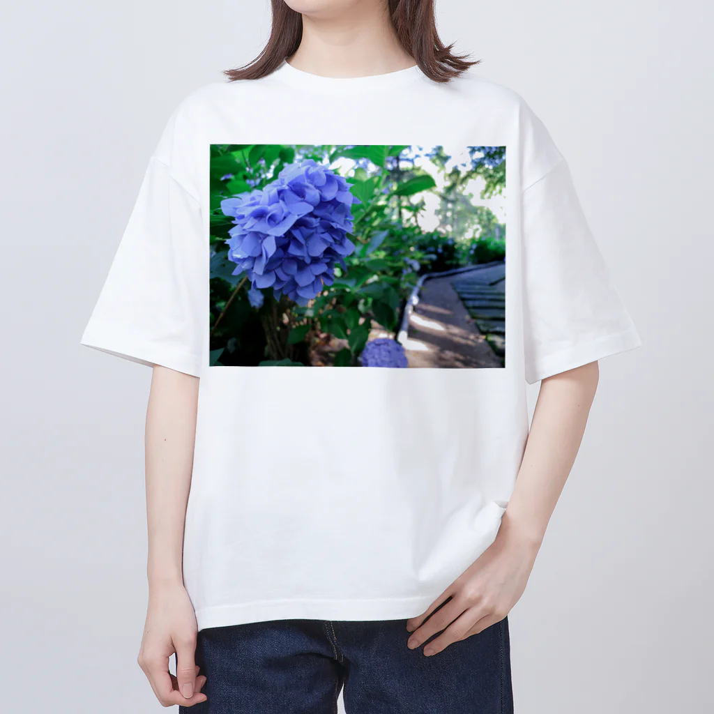 Un-Obliviateの華にブルー オーバーサイズTシャツ