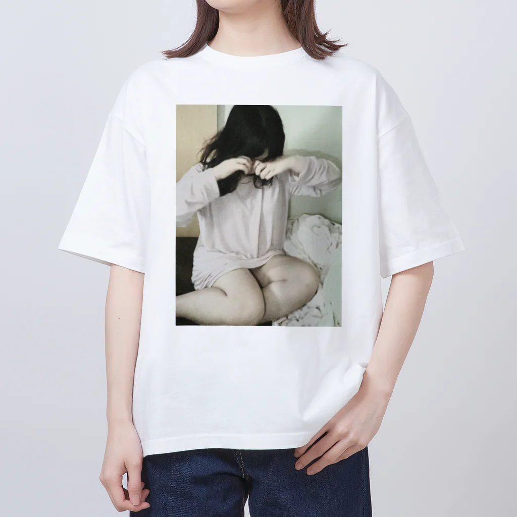 桐嶋ひよりの君が置いていったんでしょ Oversized T-Shirt