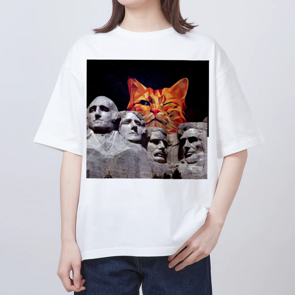 SPADAのMoai Statue and Cat Art Oversized T-Shirt