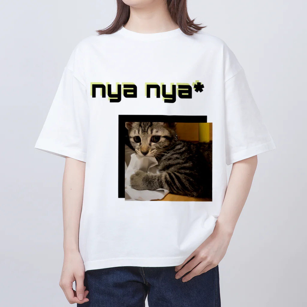 nya nya*のキジトラ　紙袋遊び オーバーサイズTシャツ