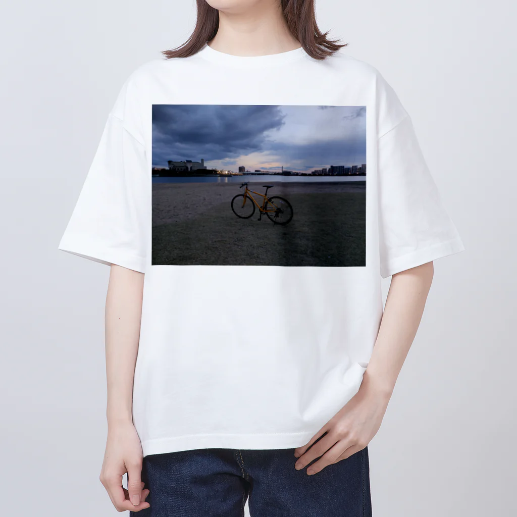 ぐるぐるの冬去る オーバーサイズTシャツ